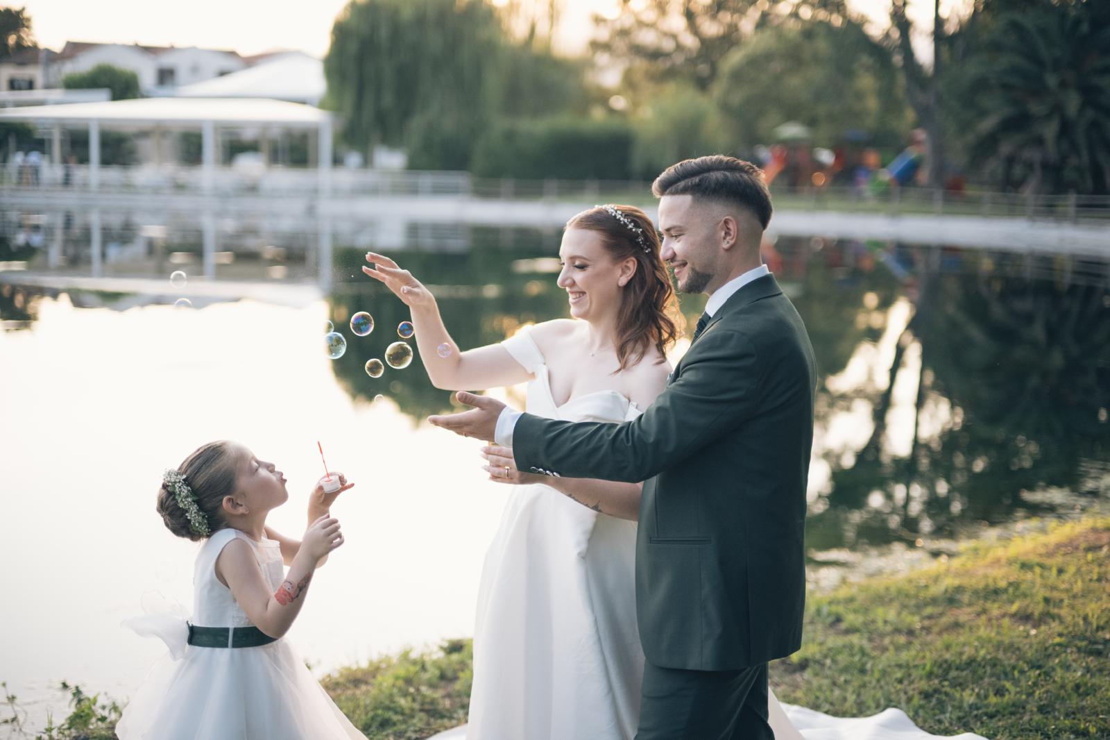 Relazioni familiari fotografate durante il racconto di un matrimonio