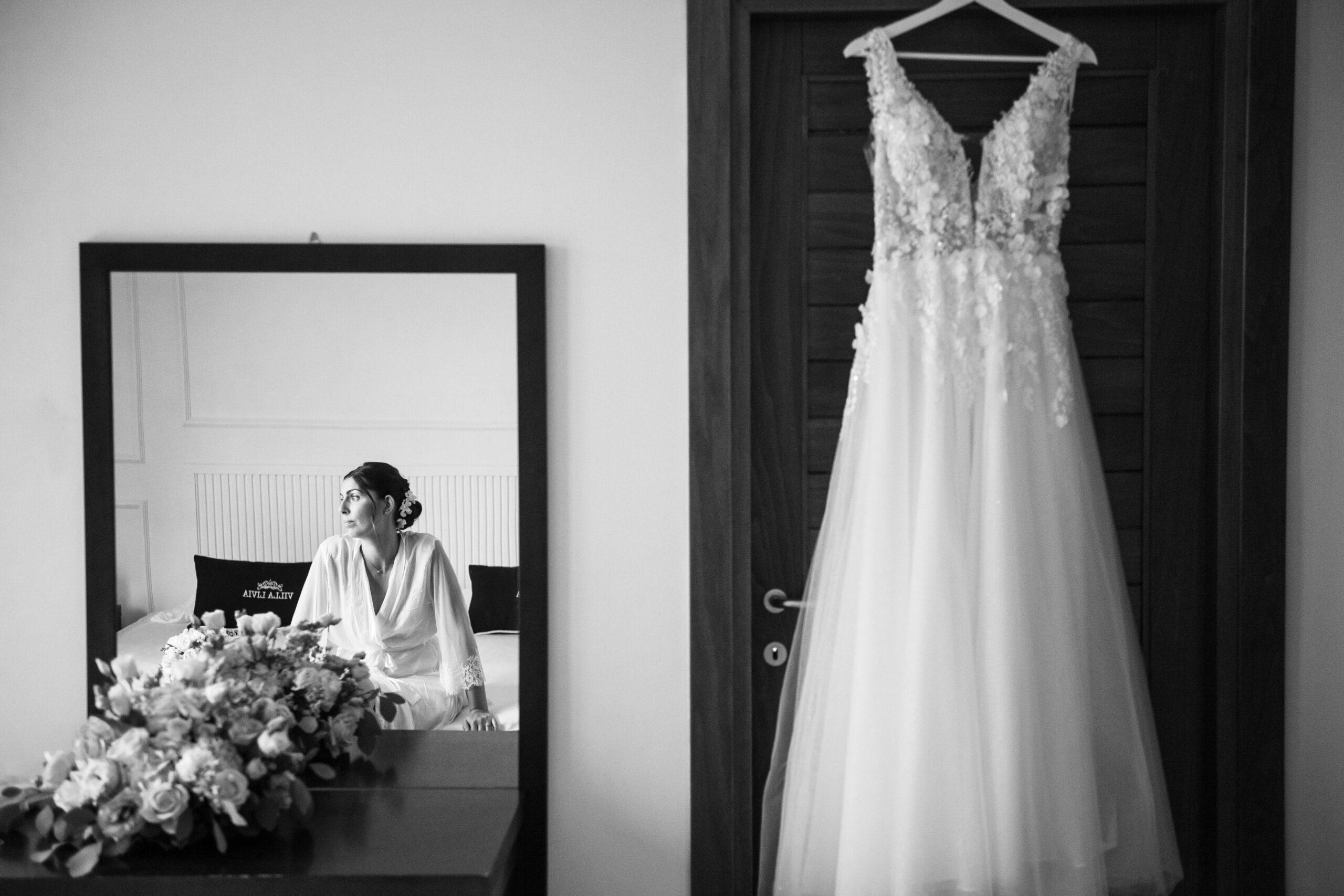 Reportage matrimonio con un gesto spontaneo tra familiari